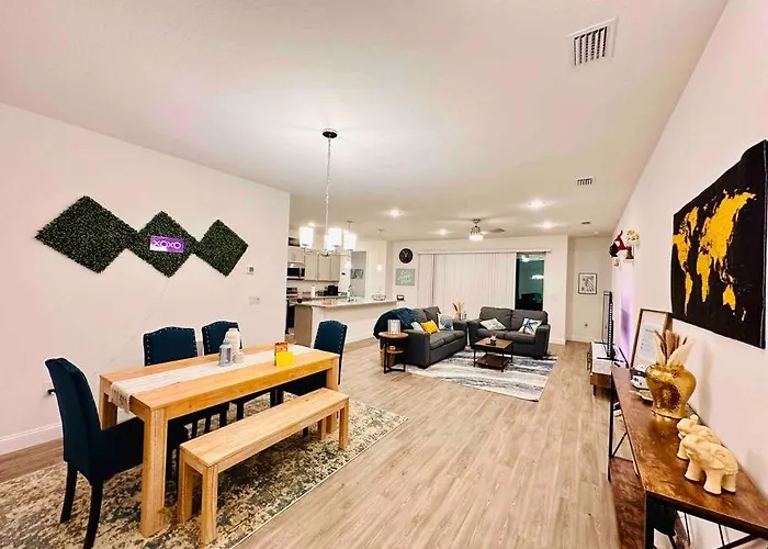 Luxury King Suite, 3Br Beach Vibe, Huge Tv