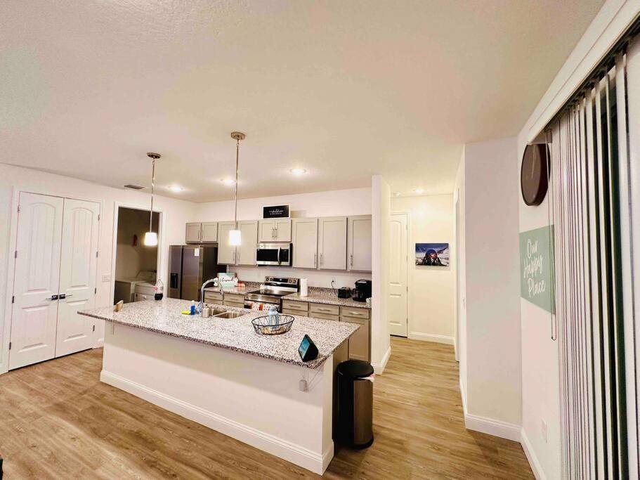 Luxury King Suite, 3br Vibe, Huge Tv Hébergement de vacances Palm Coast